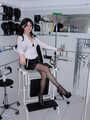 Herrin Nycky im Klinik-Rooms