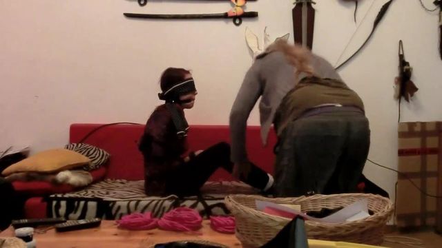 Isi zu Hause gefesselt 2