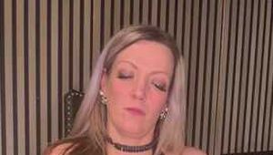 Hanna Engelss - Pussy massage with white gloves and black dildo