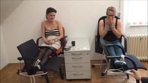Amy und Bella - Kitzelquiz Teil 3 von 5