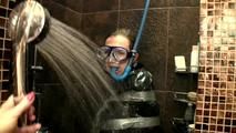 Gina Russel - Müllsack und Dusche (Video)