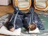 Elvina & Sara - Seil hogties und Müllbeutel 05