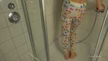 Nasse Leggings in der Dusche