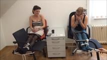 Amy und Bella - Kitzelquiz Teil 3 von 5