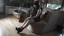Lucy gefesselt zu Hause