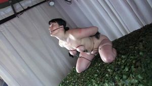Cable ties in a crouch