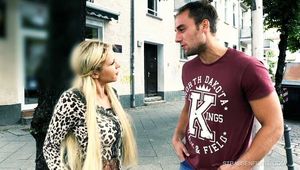 STRASSENFLIRTS 81 Mia de Berg