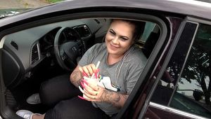 FASTFOOD-FOTZE IN DEN SHAKE GEWICHST