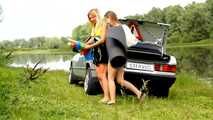 Dana & Mishel - Hogtaped und verpackt am Fluss (video 1)