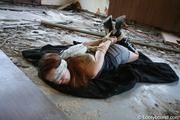 Anna in einem hogtie gefesselt BILDER