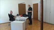 Janine - Geschäftsfrau in Schwierigkeiten Teil 1 von 9