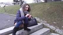 119007 Donna-Jo Pees Down The Park Steps