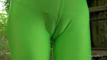 Grüne Leggings im Wald - Teil 1