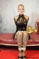  Miss Francine gefesselt im sexy Lack Outfit und streng geknebelt mit gestopftem Mund