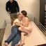 Doris in die haarige Muschi gefickt. Creampie! Cuckold schaut zu