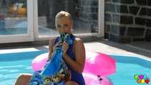 644 Vinna Red plays in the pool