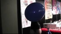 Die Nonne auf der Messe