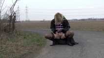 032056 Very Desperate Same Takes A Pee On A Freezing Day