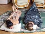 Elvina & Sara - Seil hogties und Müllbeutel 05