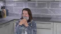 Miss J mit Kabelbindern gefesselt und streng geknebelt in 2 Regenanzügen verpackt (erste Storyvideo)