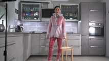 Miss Amira in transparentem Plastik Anzug und Hunter Regenjacke Part 1