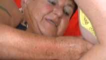 geiler Spass mit Oma Pervers - Zungenspiele 