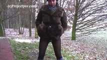 030060 Salma Takes A Pee In Snowy Germany