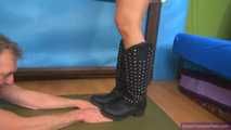Daliah's boots vs hands