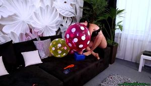 dual pumppopping ten balloons