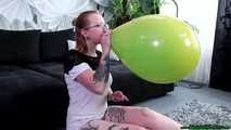 Blow2Pop blue TT14 in a yellow U16 (double balloon)