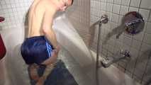 watch Sonja taking a bath enjoying her nylon Shorts