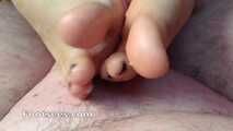 Barefoot footjob with gold anklets