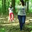 Zwei Mädels im Wald 1/2