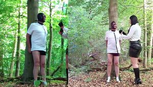 Mit Pisse im Wald abgefüllt und abgewichst