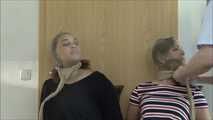 Kyra und Vanessa - Kitzeldetektortest Teil 6 von 10