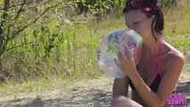 208 Jessy topless with beach balls