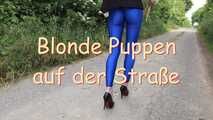 Blonde Puppen auf der Straße