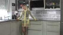 Miss Francine in yellow Schmuddelwedda raincoat (behind the scenes)