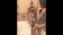 Ole Lykoile & Rozanka - Feuchter Bondage-Spaß in der Dusche (video)