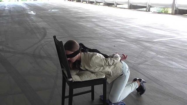 Stella roped hard to chair 1/2