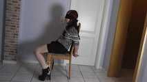 Lucy wird aus Seilen befreit