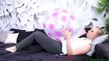 Blow2Pop clear U16 purple polka dot balloon