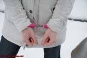 Handschellenspass im Schnee
