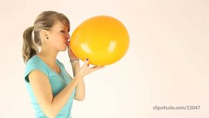035 Huge Blow2Pop
