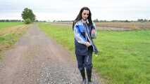 Miss Amira in Lepper Nylon Regenzeug
