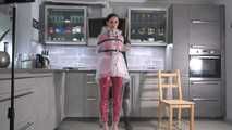 Miss Amira in transparentem Plastik Anzug und Hunter Regenjacke Part 1