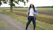 Miss Amira in Lepper Nylon Regenzeug