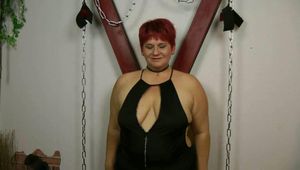 Tittenspanking an Kreuz und Bock