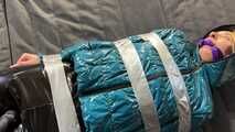 Myxxxy in a custom Video. Taped and vibed in a shiny nylon Downjacket. Due to my stupidness some Szenes are in lower quality.