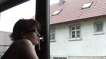 Samenschlucken am Fenster